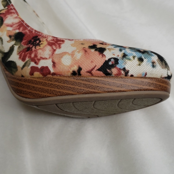 Christian Siriano Payless 6 Floral Fabric Heels - Picture 13 of 15